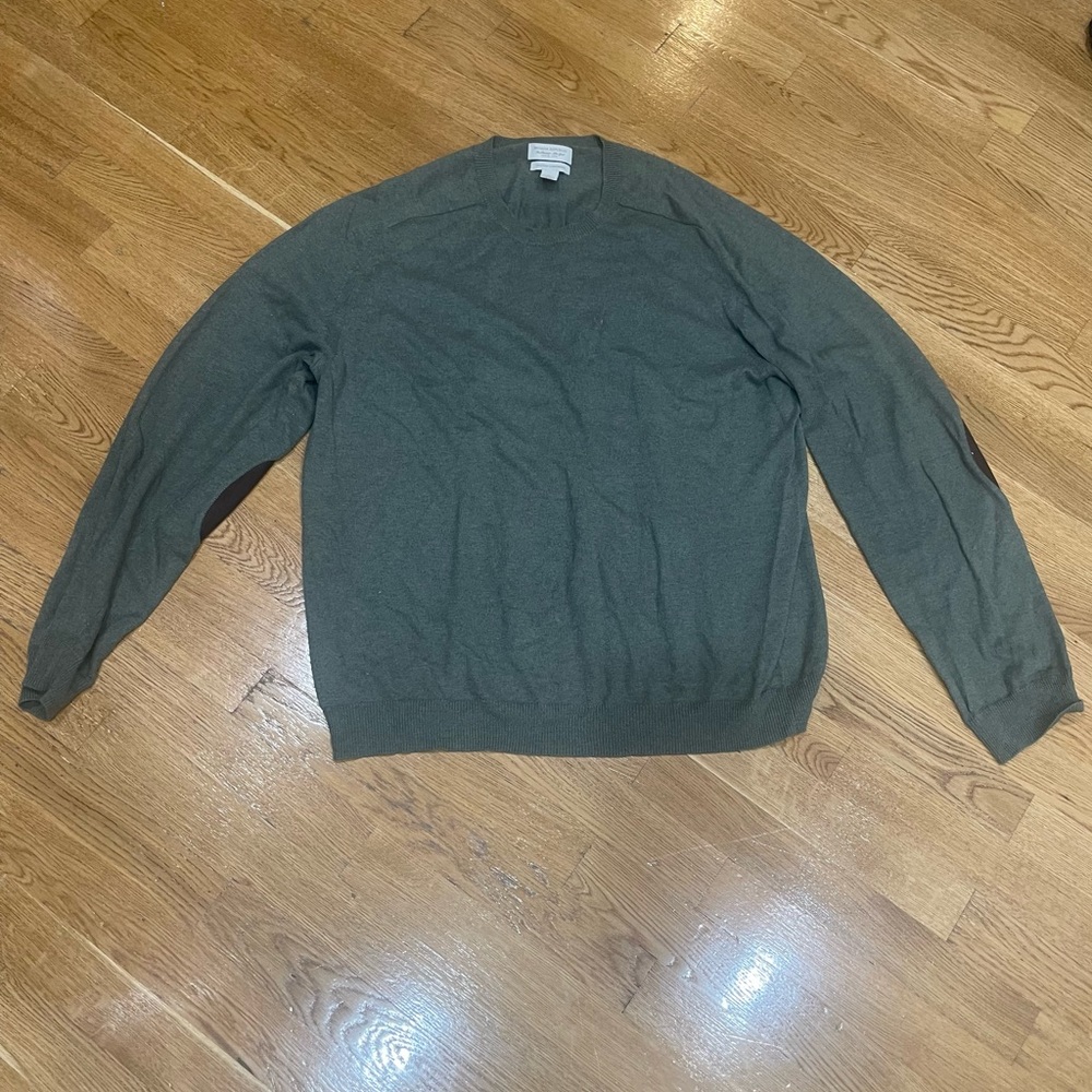 Casual cotton cashmere crewneck with suede sleeve patches